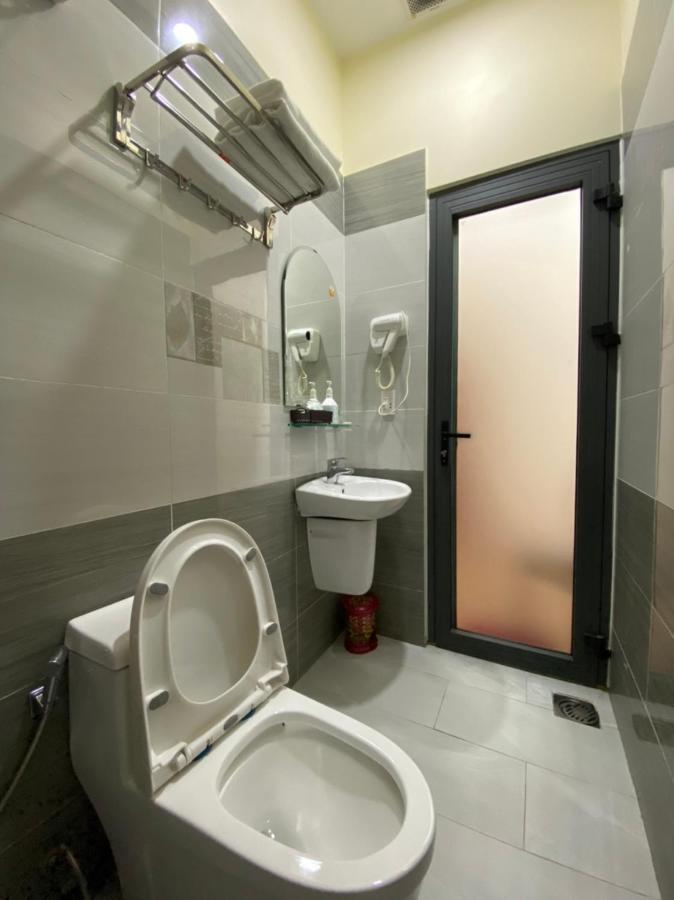 Winston Riverside Khách sạn 3*