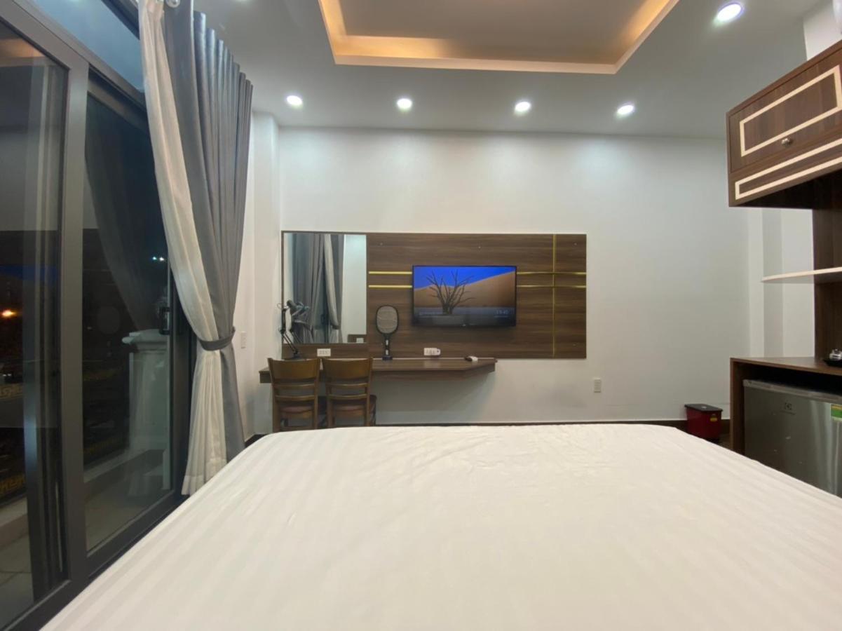Khách sạn Winston Riverside