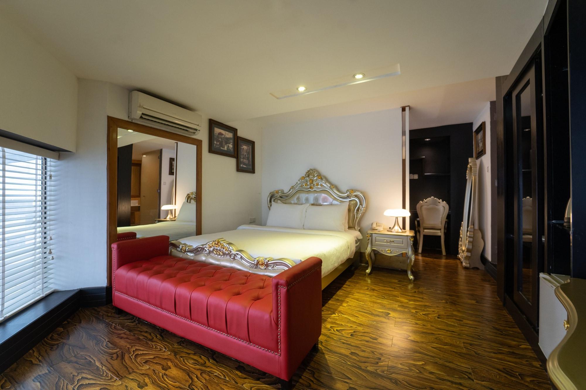 The White 8a Thai Lung Hotel 3*