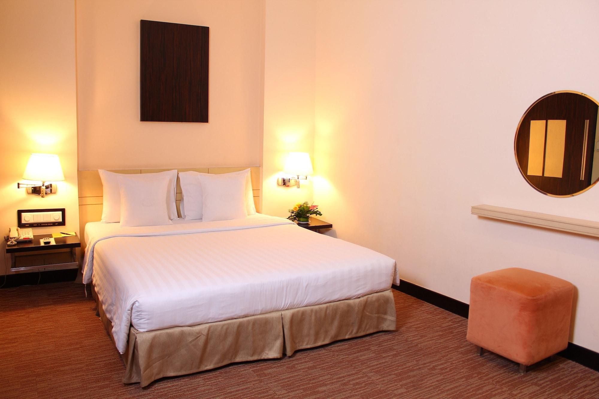 Palace Saigon Hotel 4*