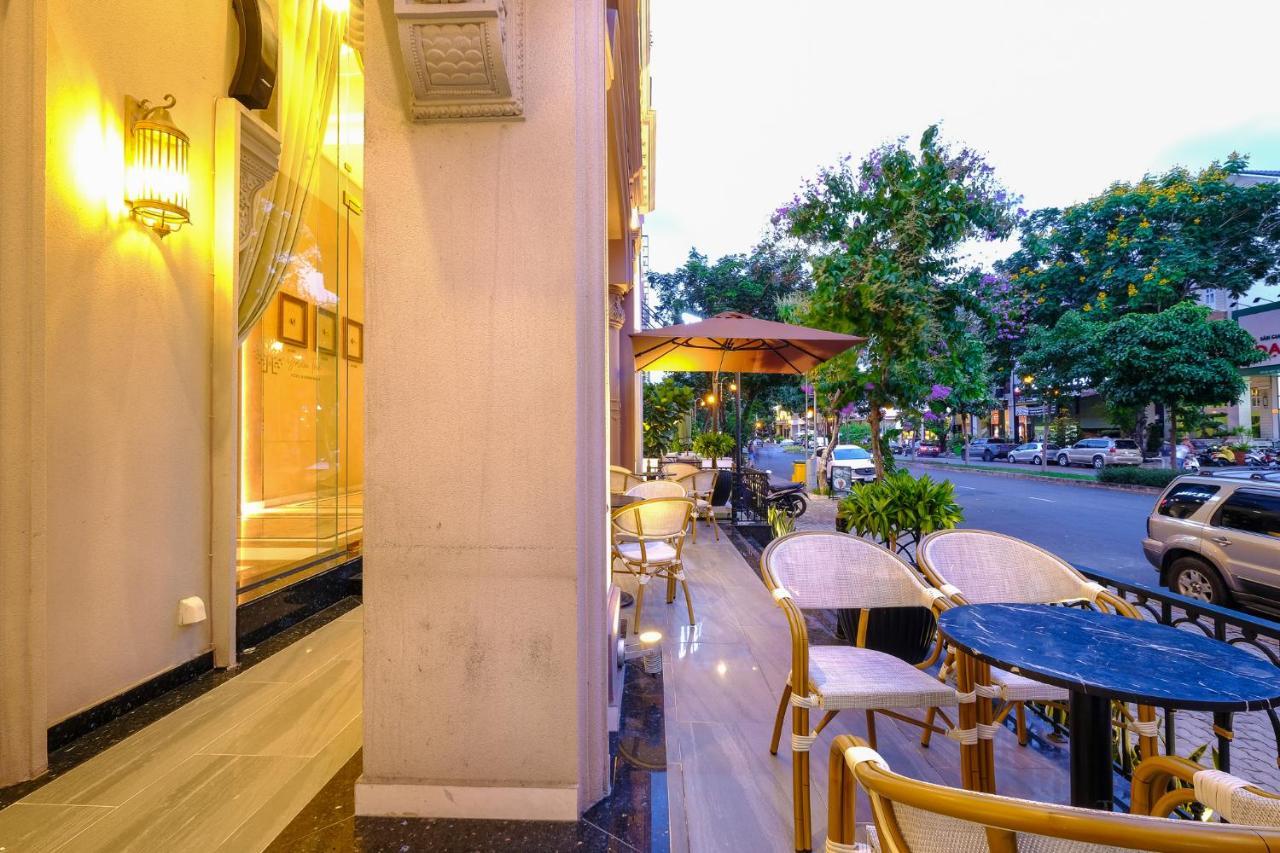 Golden Tree * Ho Chi Minh City