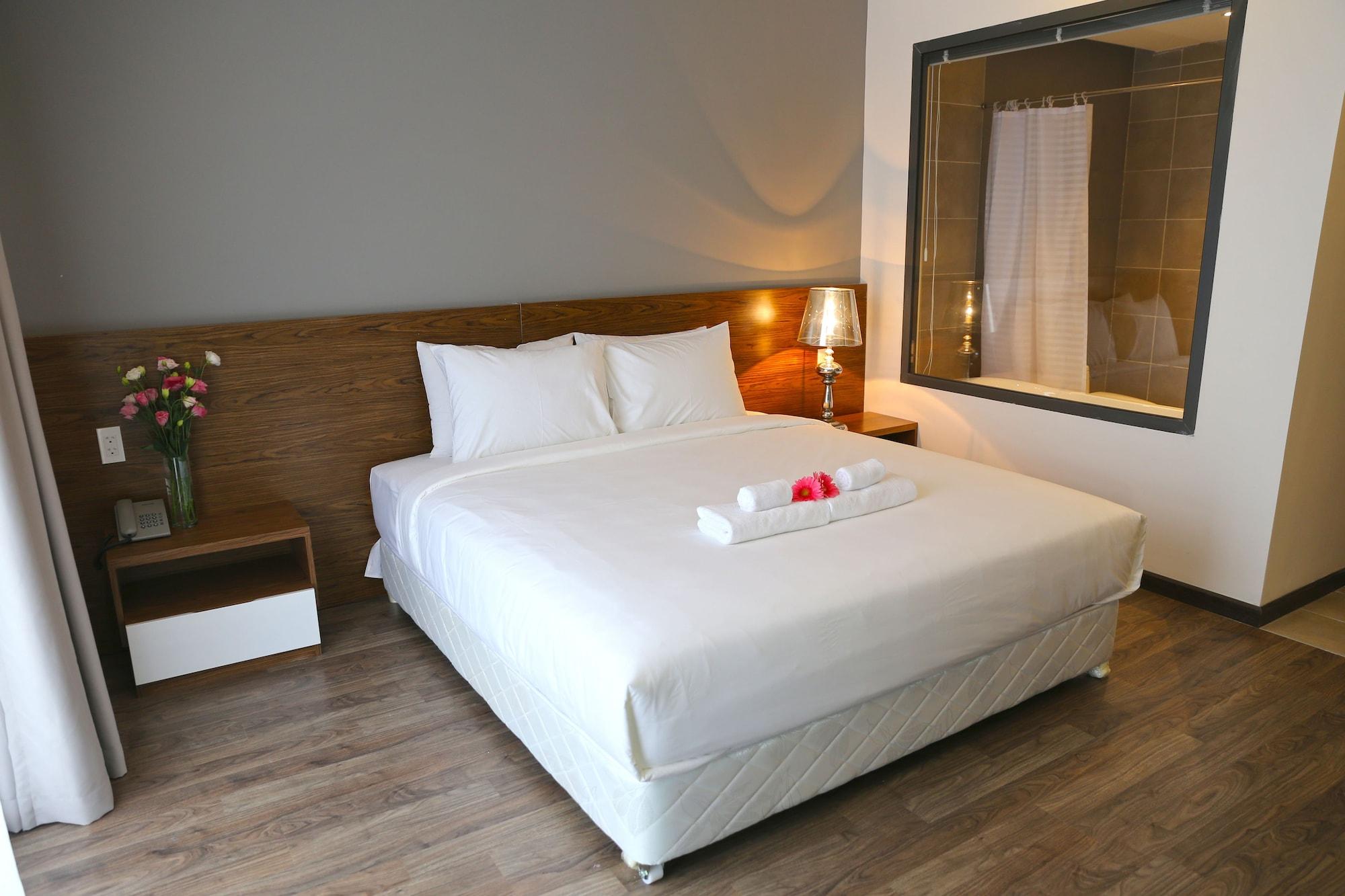 Bizu Royal Khách sạn 3*
