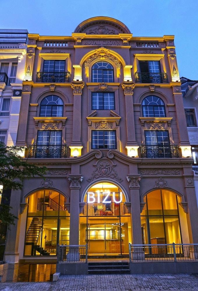 Khách sạn Bizu Royal