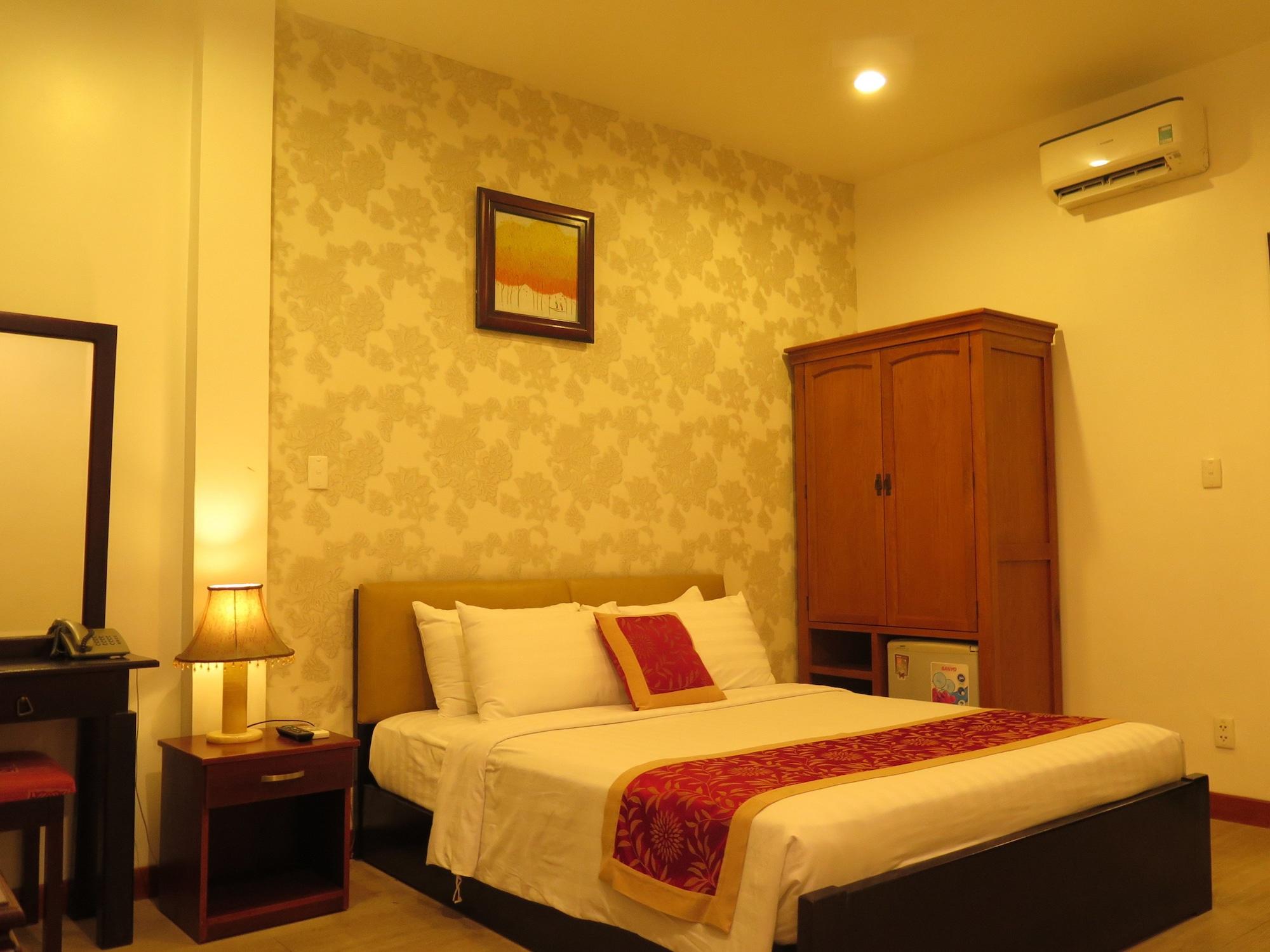 Hotel Sunflowers Airport