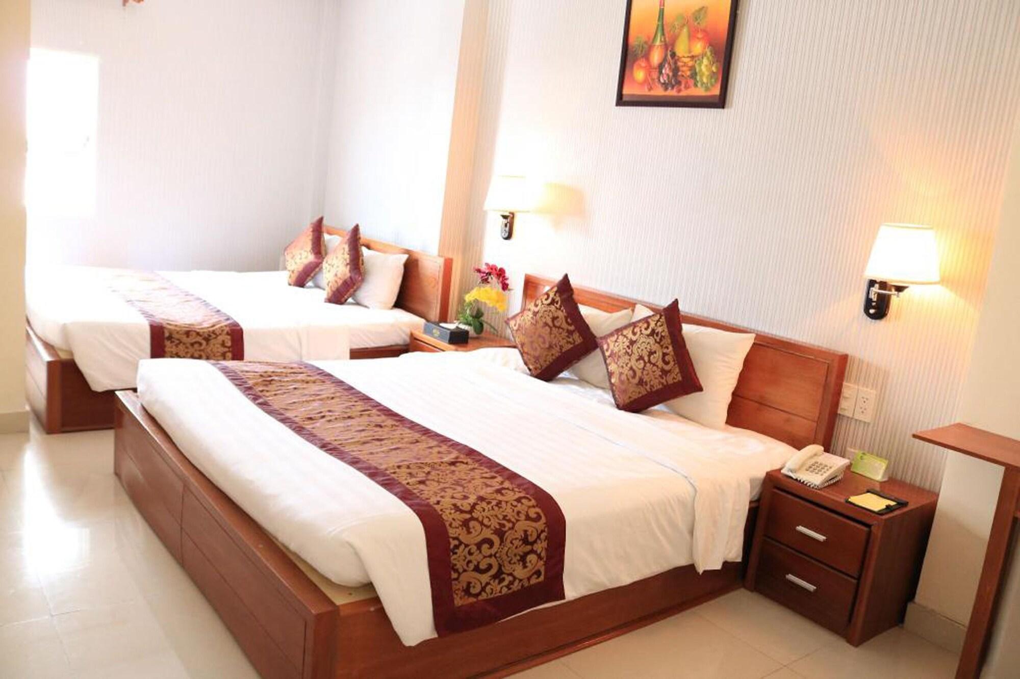 Airport Saigon - Gan Am Thuc Dem Cho Pham 3*