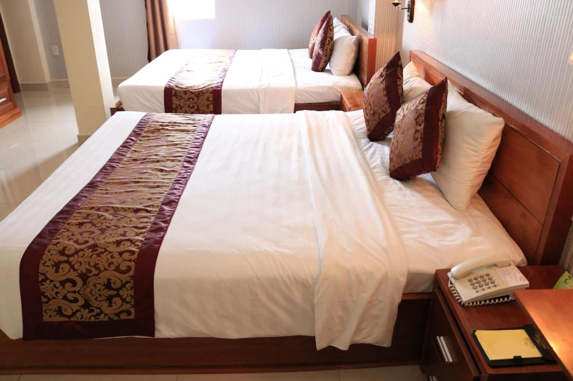 Airport Saigon - Gan Am Thuc Dem Cho Pham 3*