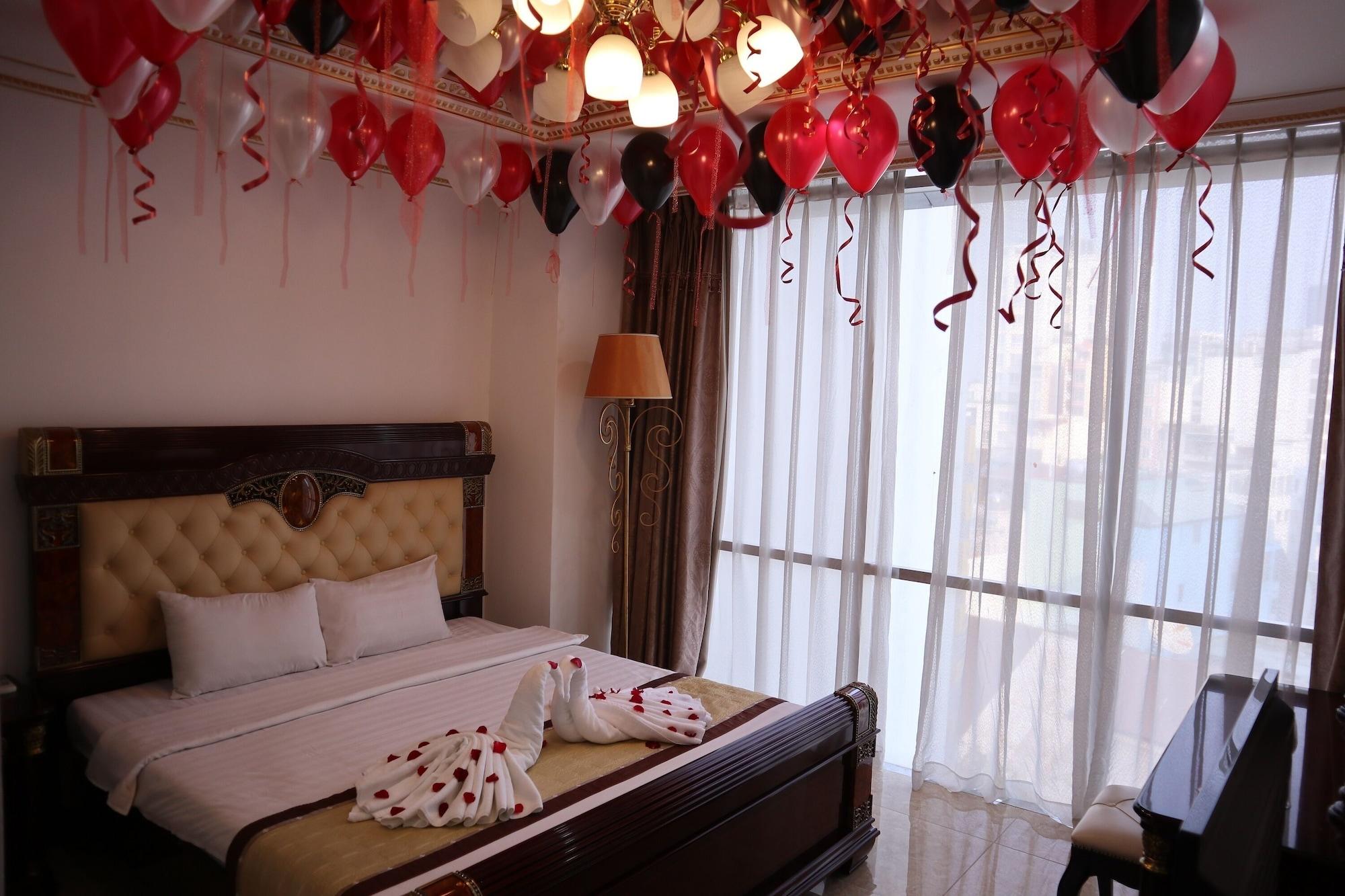 Happy Land Hotel 2*