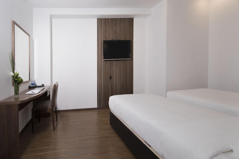 The Blue Hotel 3*