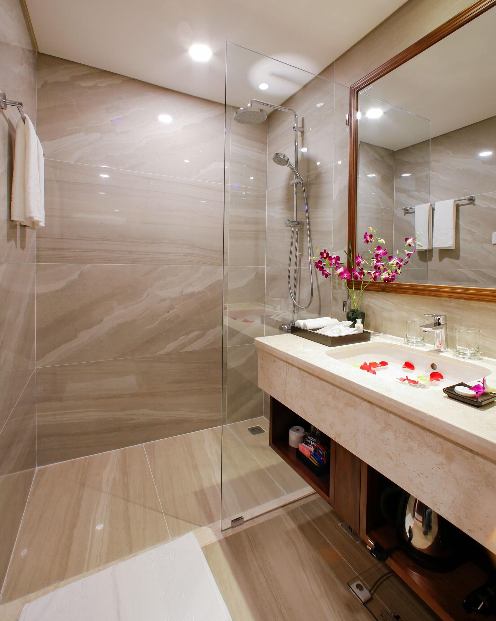 Orchids Saigon 4*