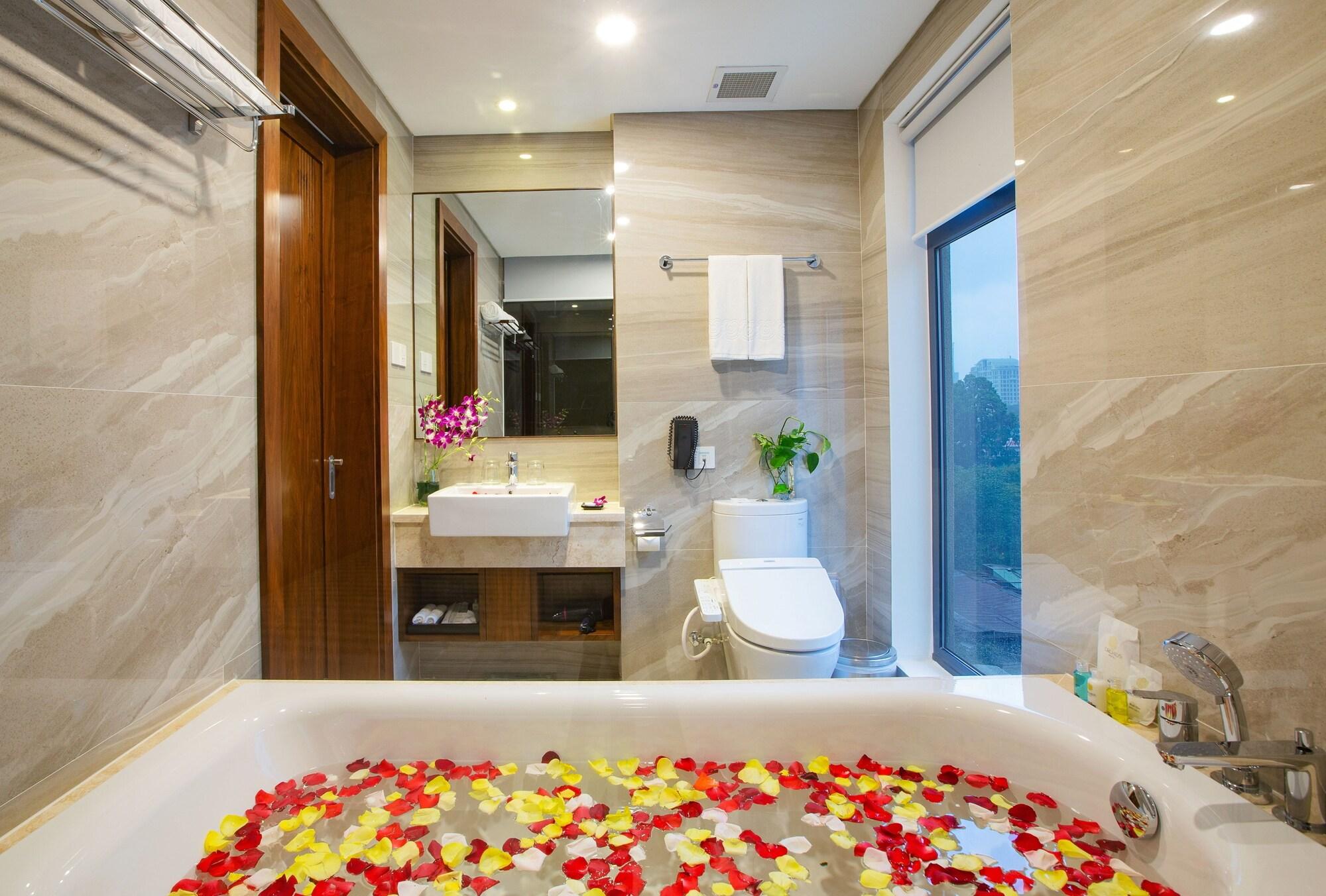 Orchids Saigon Hotel 4*