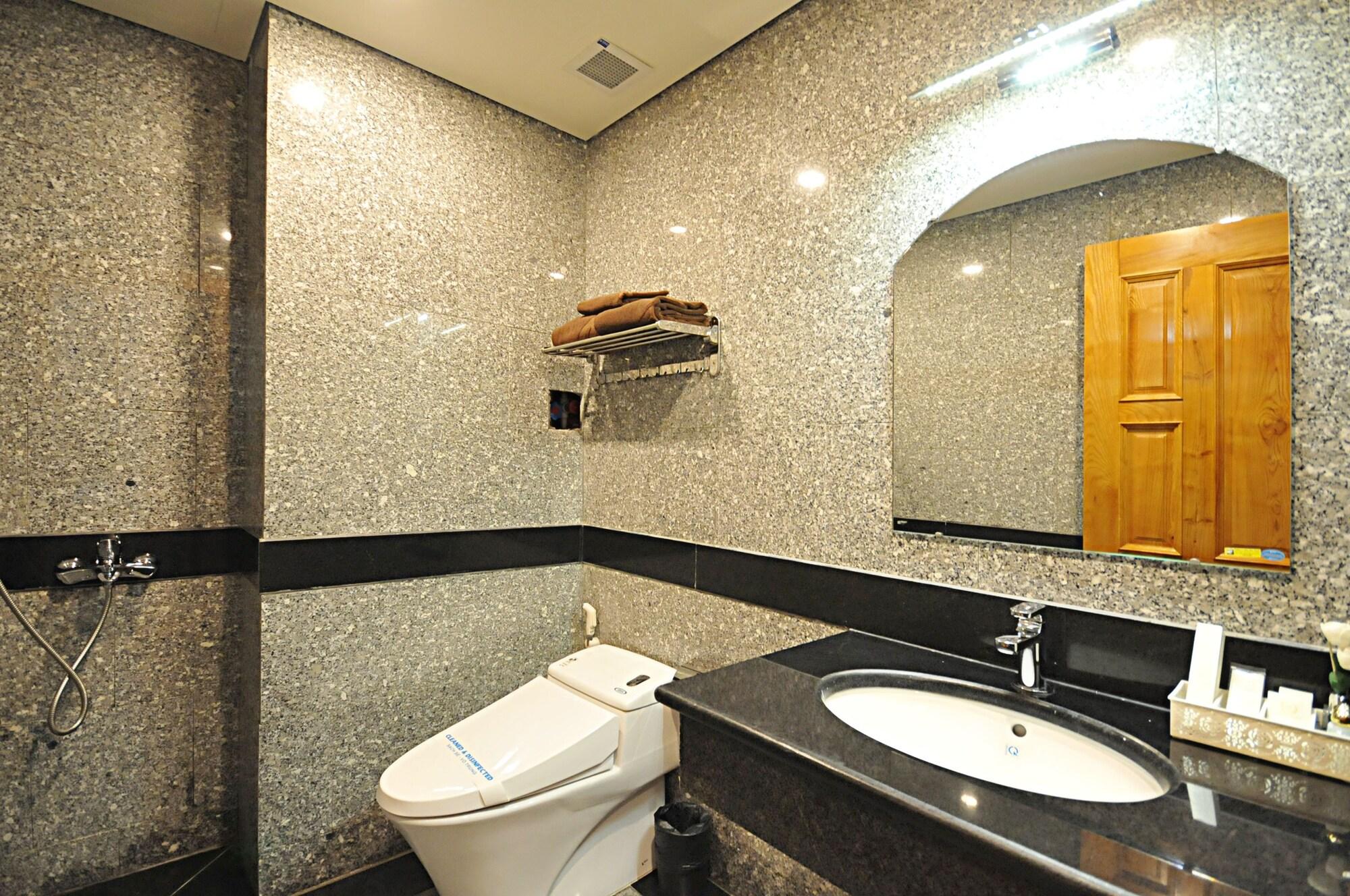 Twins Hotel 2*
