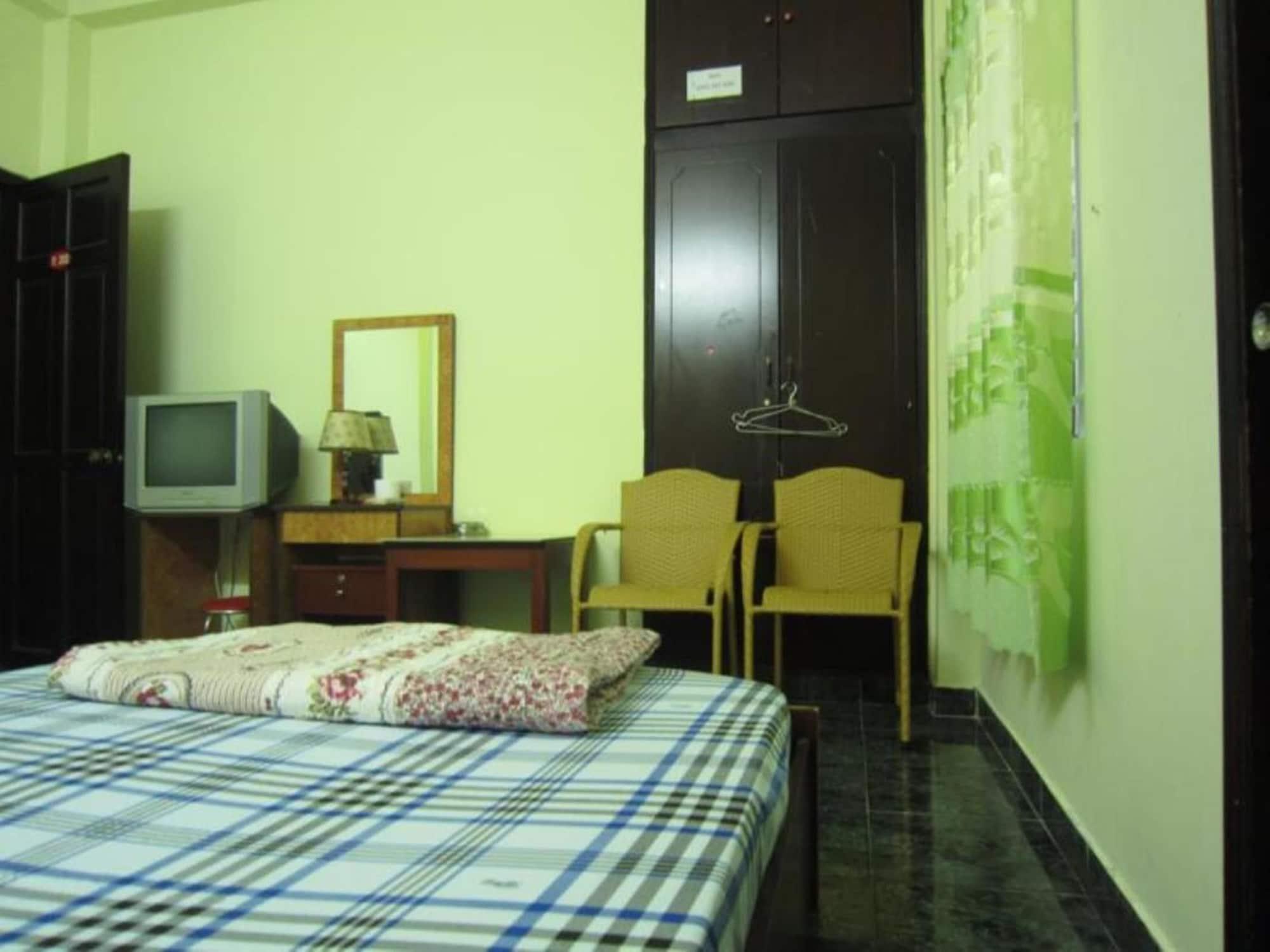 Hoa Thinh Hotel *