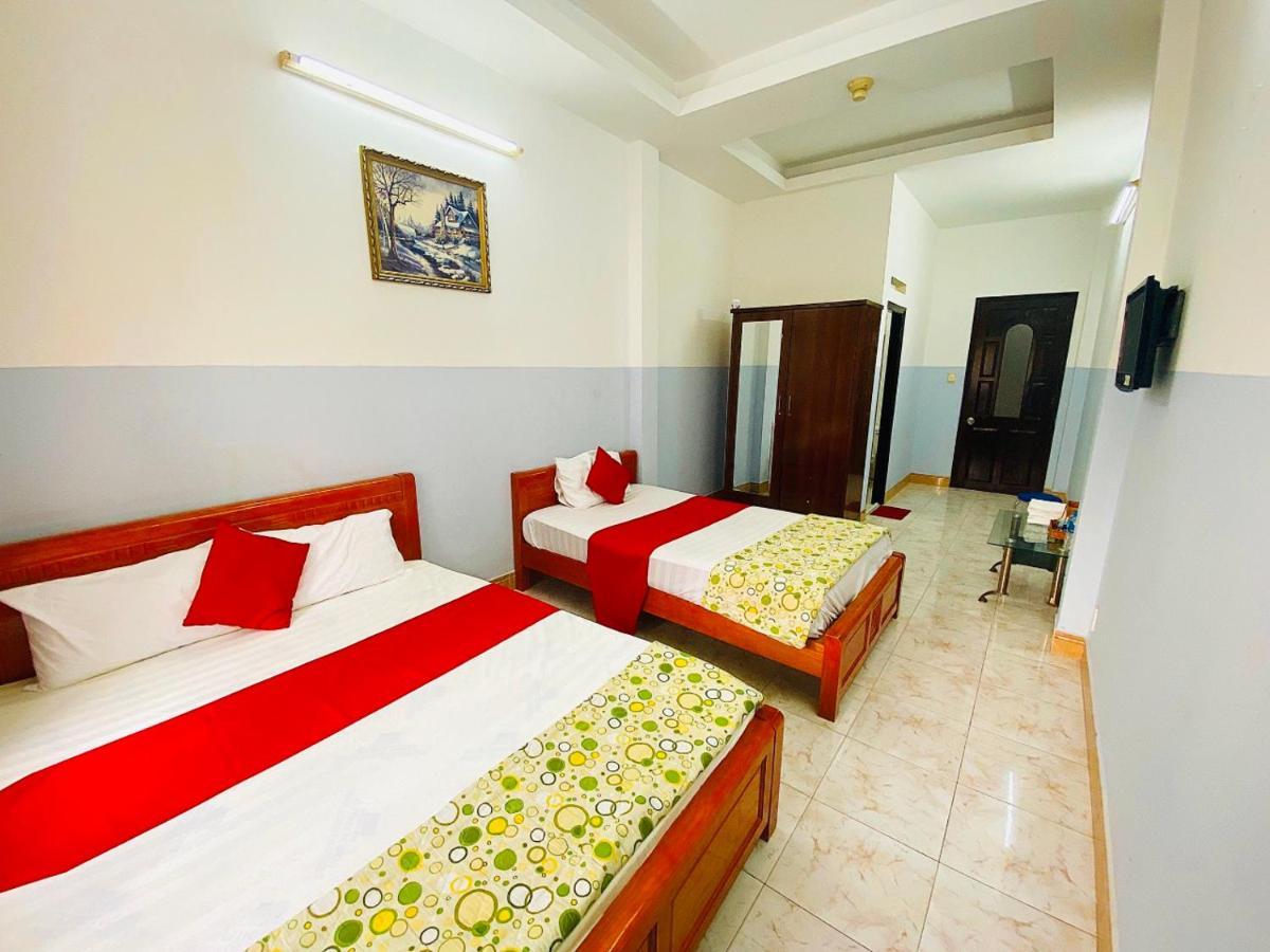 Hoang Long Airport Hotel 2*