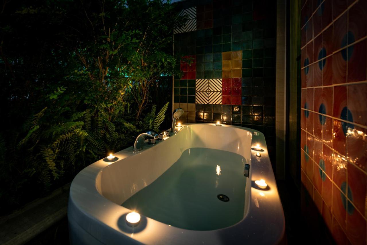 Au Legend Hotel 4*