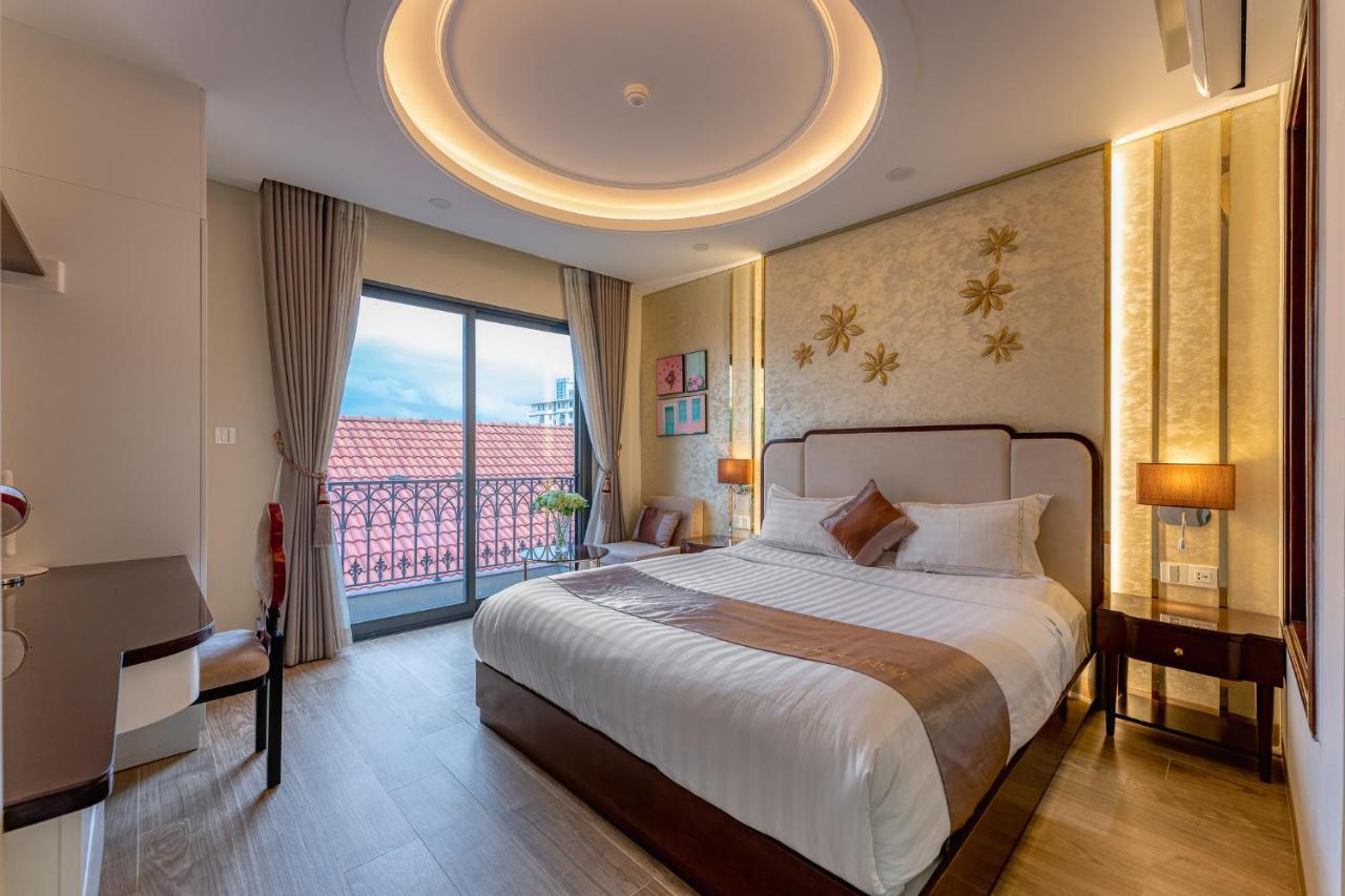 Apartment Golden Tree