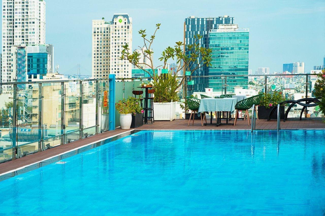Happy Life Grand & Rooftop Skybar Hotel