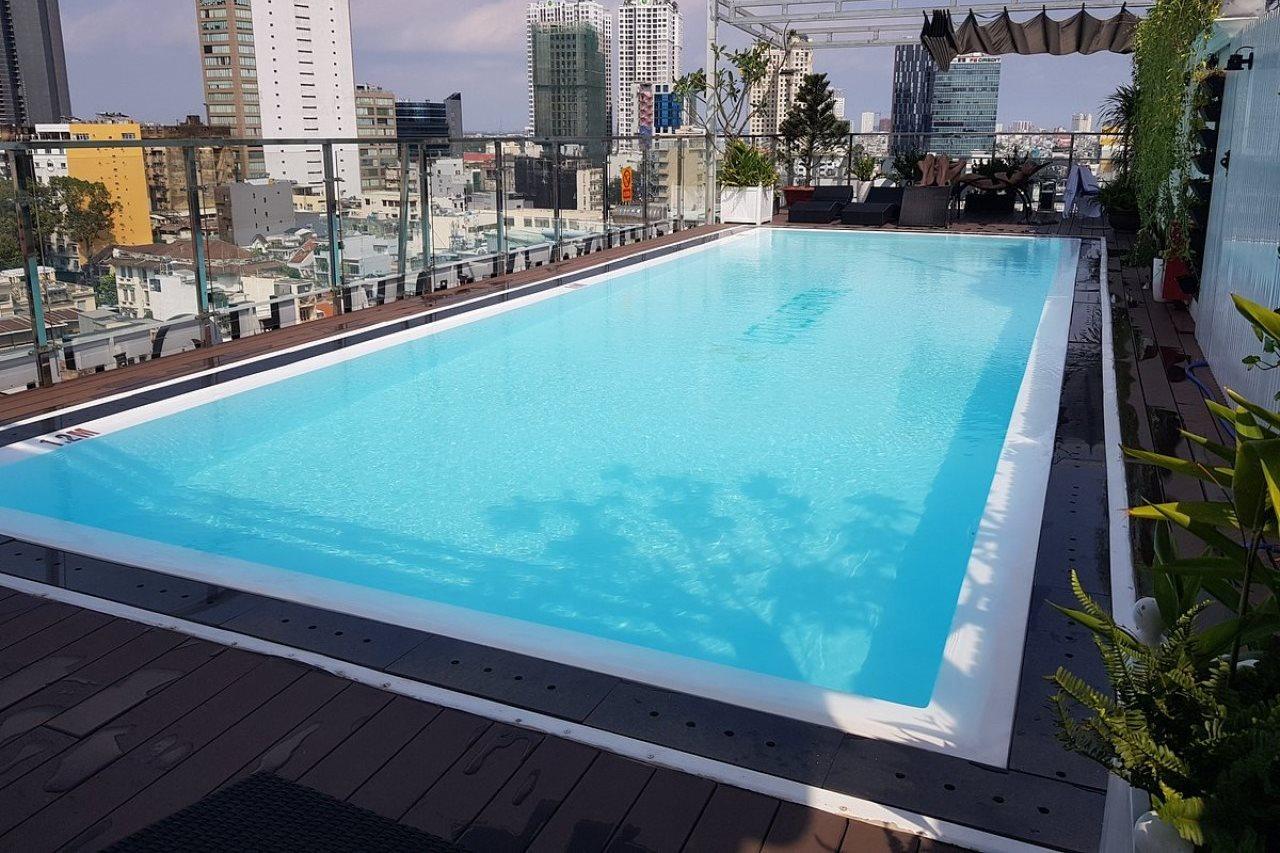 Happy Life Grand & Rooftop Skybar Hotel