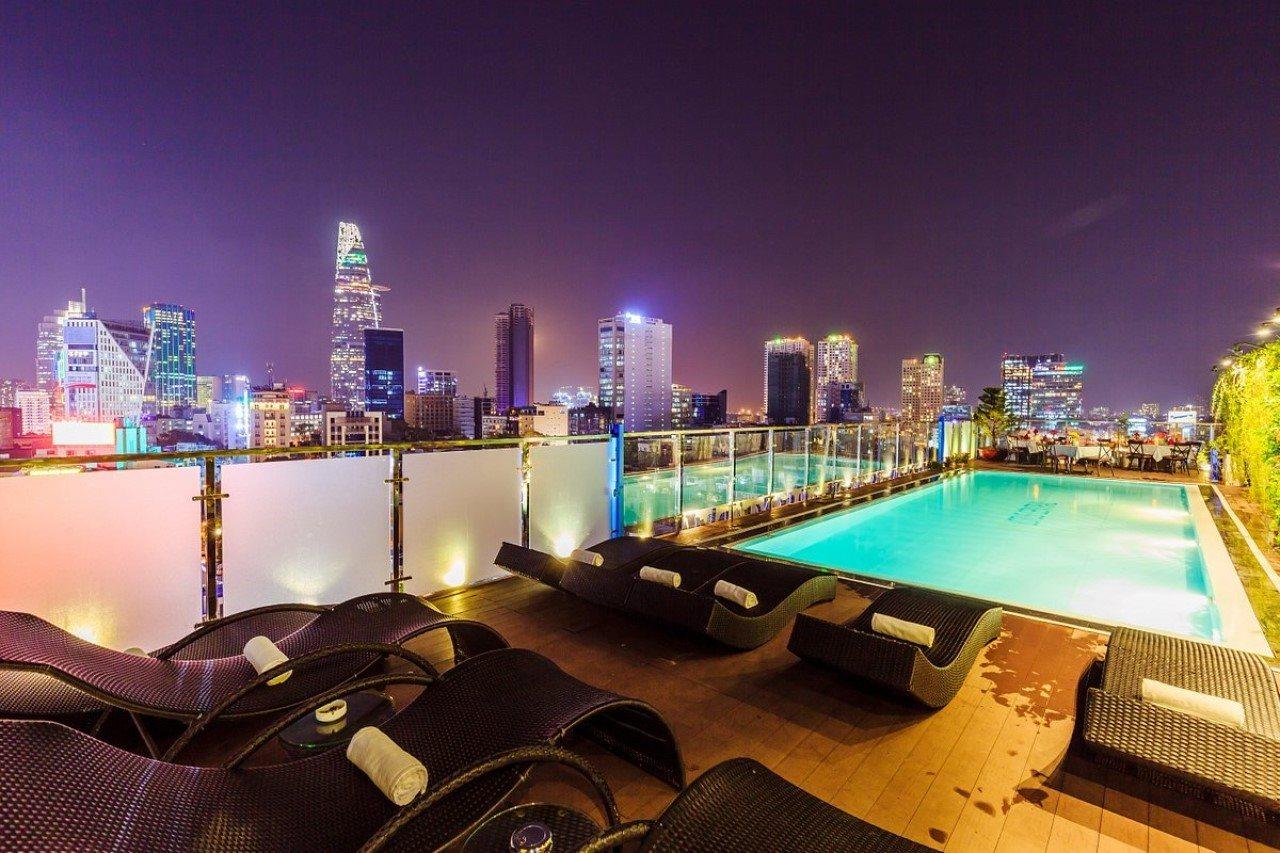 Happy Life Grand & Rooftop Skybar Hotel