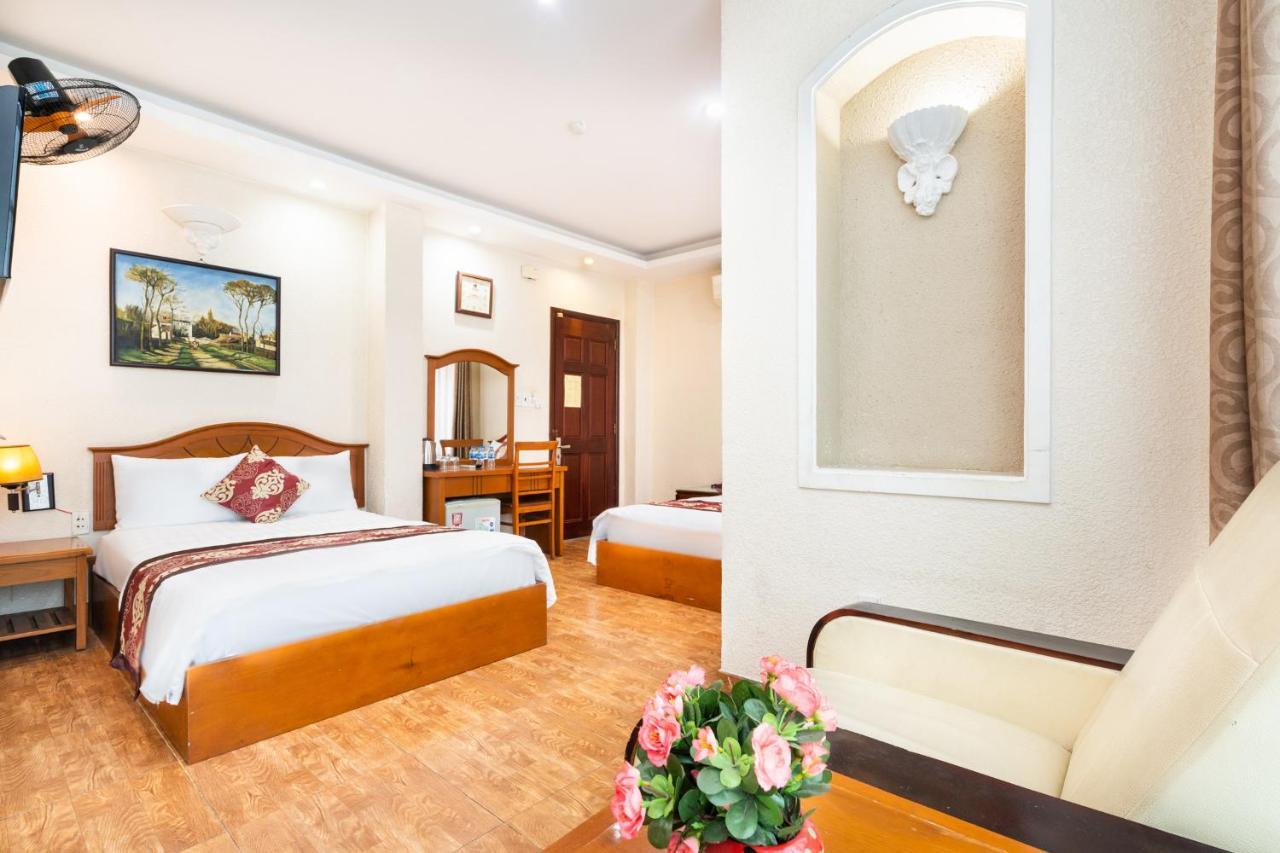 Queen Saigon Airport 3*