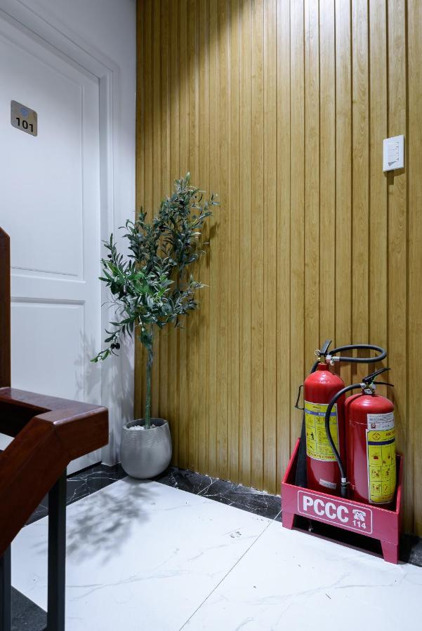 Cozrum Homes - Graceful Corner Apartment