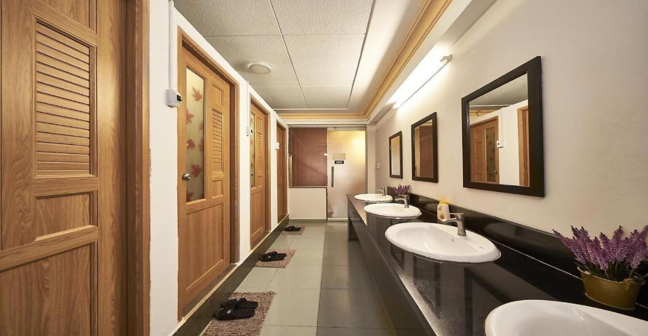 Alleyway (adults Only) Hostel