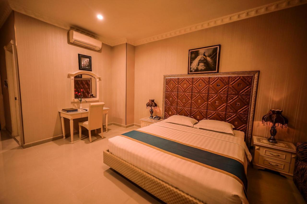 700 Fortune Hotel