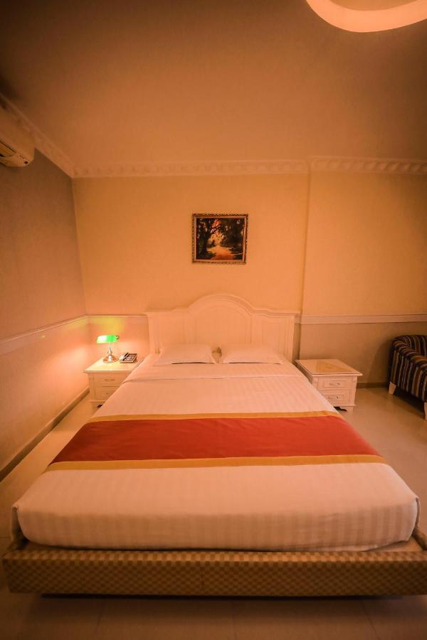 700 Fortune 2* Ho Chi Minh City