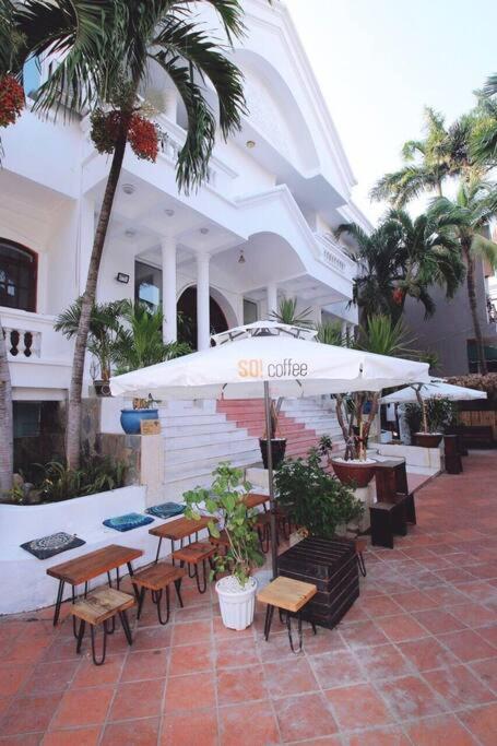 Villa Gem 67, Biet Thu 15 Phong Co Ho Boi Lon *