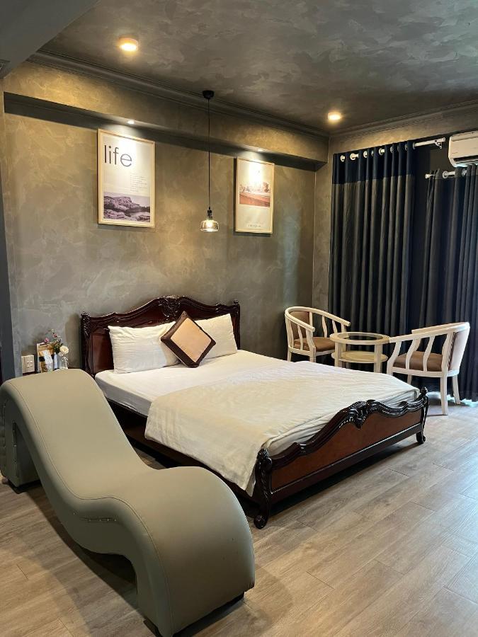 Happyhomes Saigon 2*
