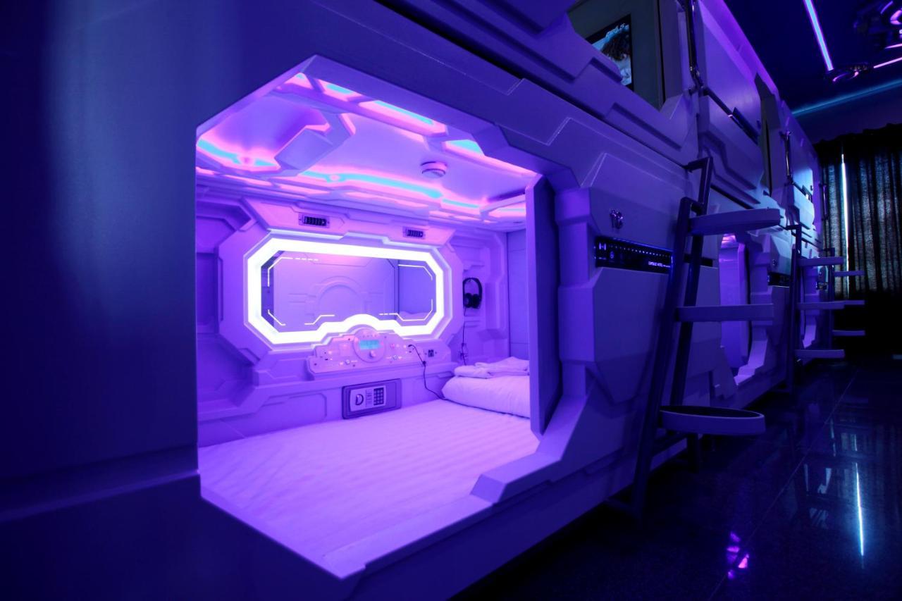 Capsule hotel The Arrivals Capsule Sg