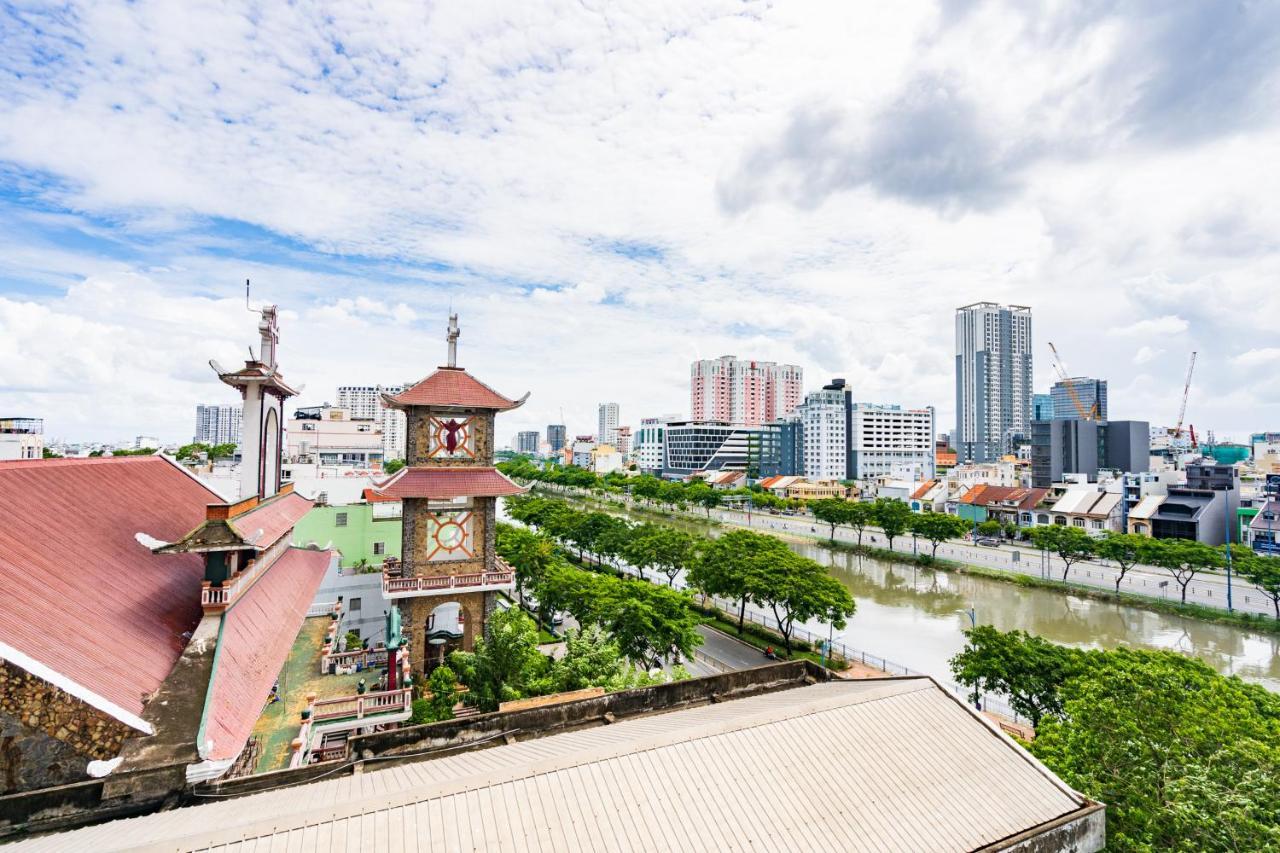 Chau - Infinity Pool- Ben Thanh Ho Chi Minh City