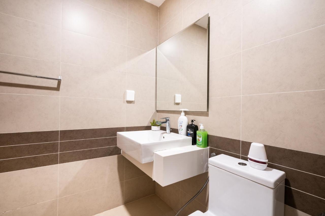 Oui! Oui! Saigon - Rivergate Apartment Ho Chi Minh City