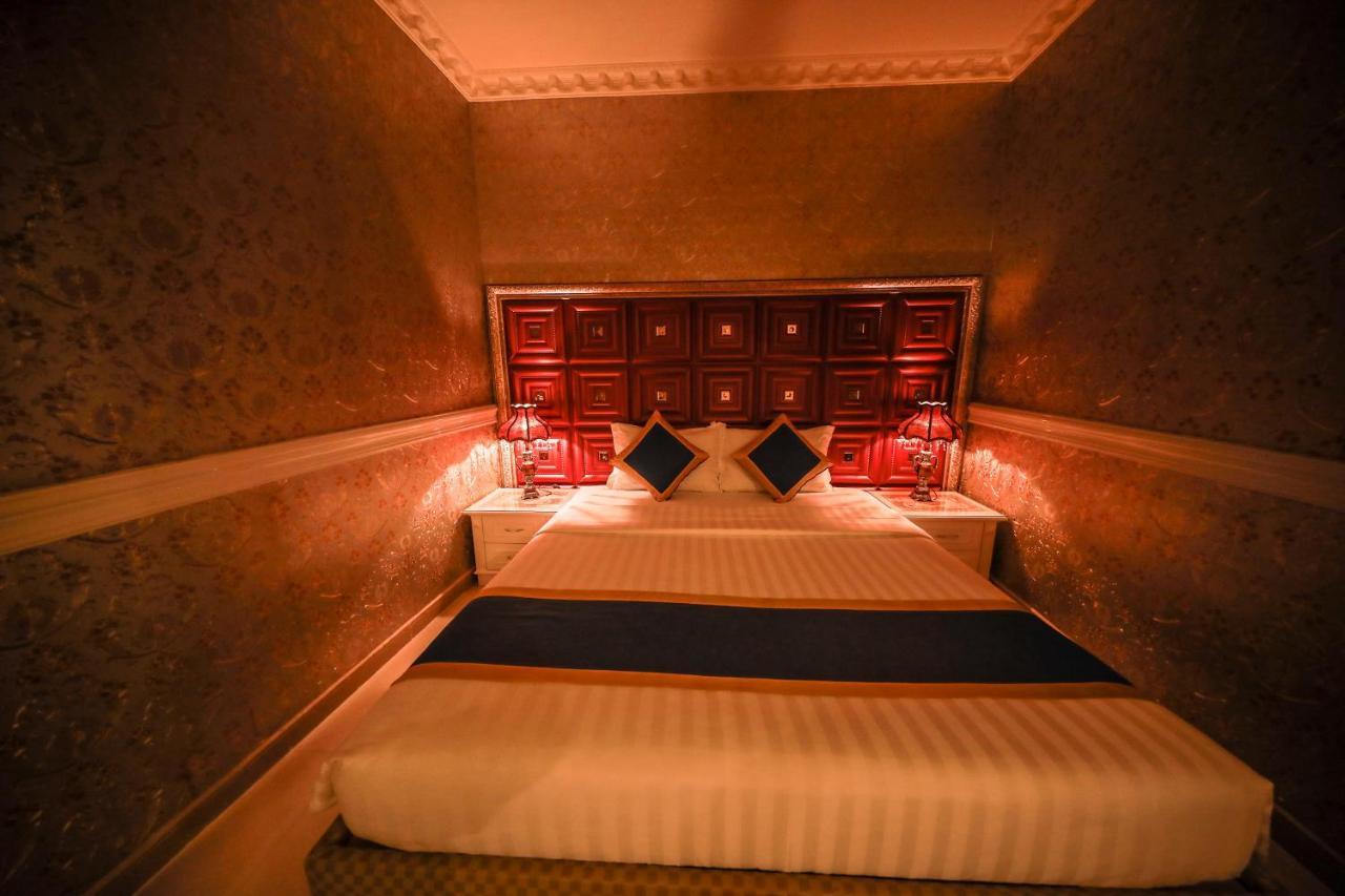 700 Fortune Hotel