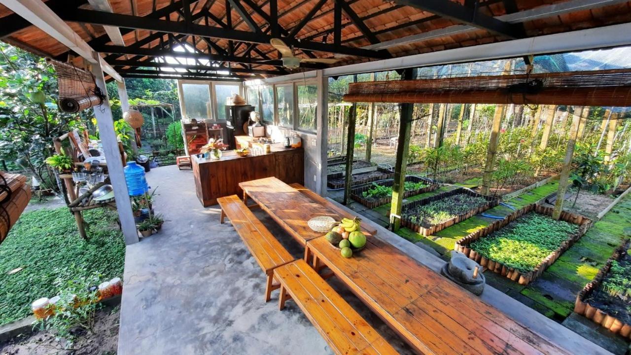 Homestay Vuon Nha Ngoai Garden *