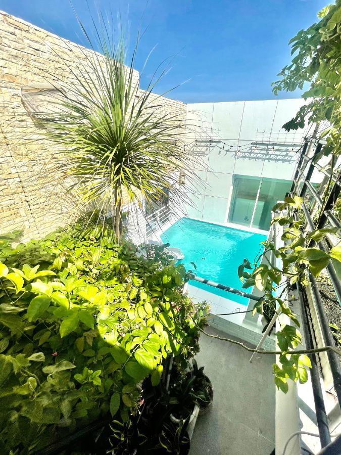 White Penthouse-rooftop Pool Private -central Bandar Ho Chi Minh