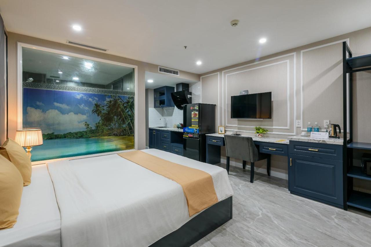 Cozrum Lux - The Arrivals * Ho Chi Minh City