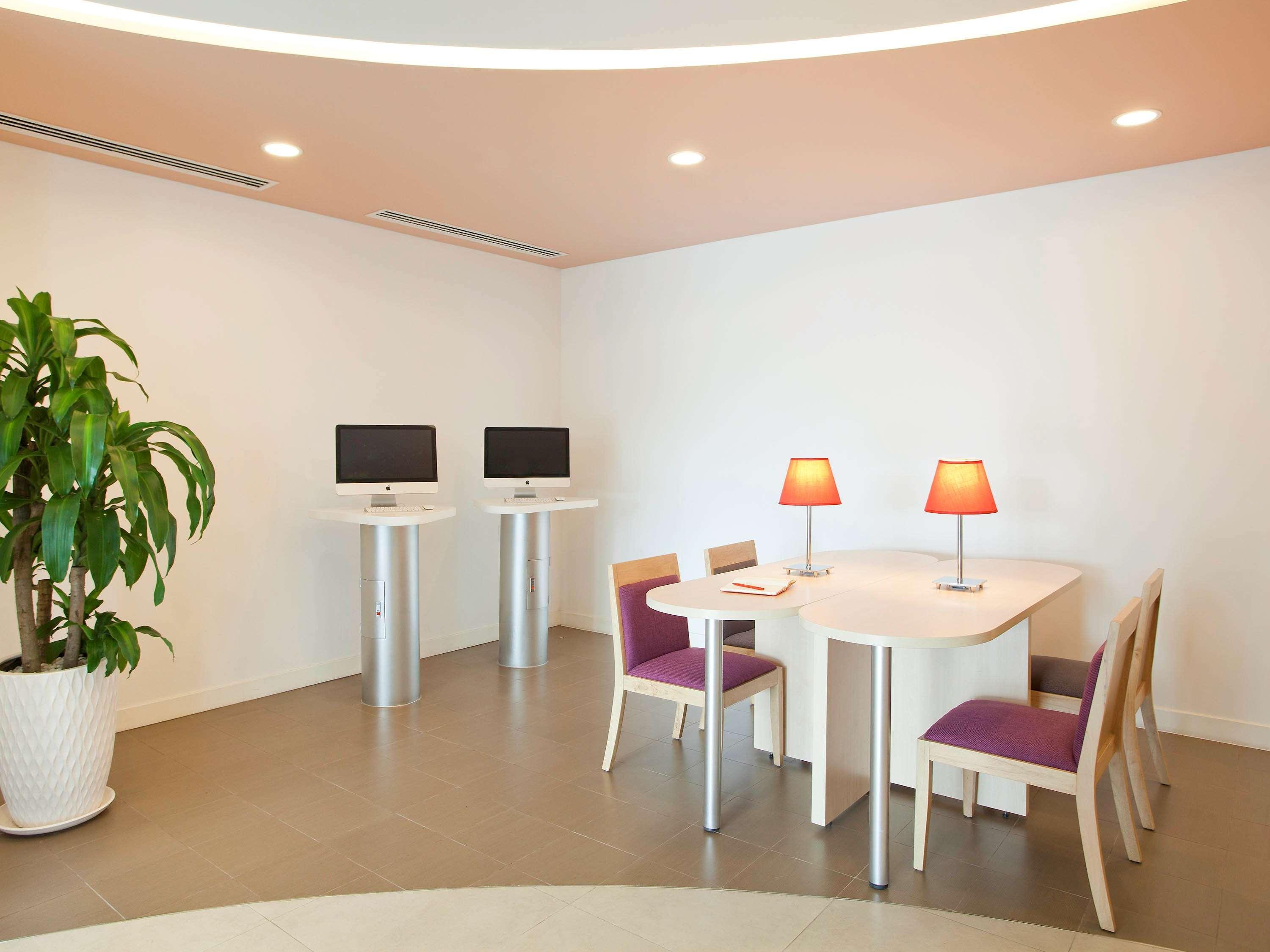 Ibis Saigon South 3*