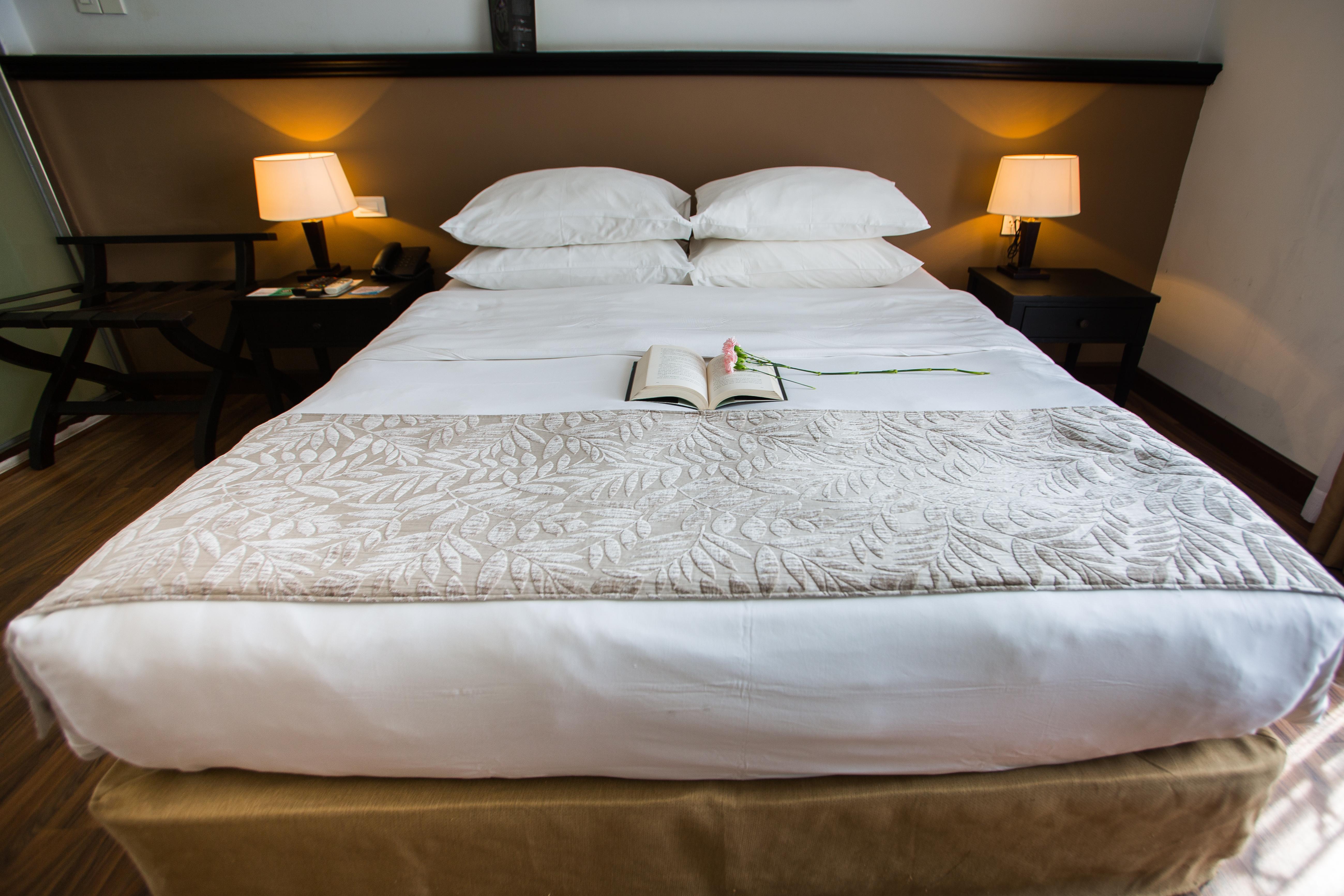 The Alcove Library 3*