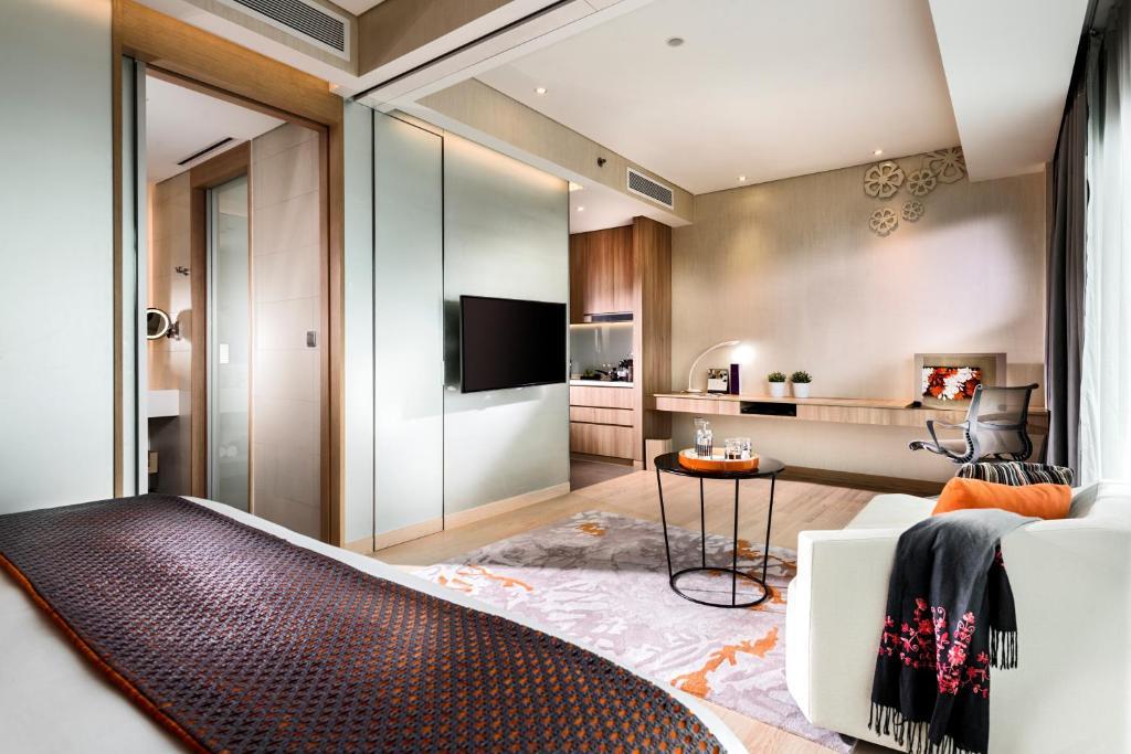 Novotel Living Saigon South 4*