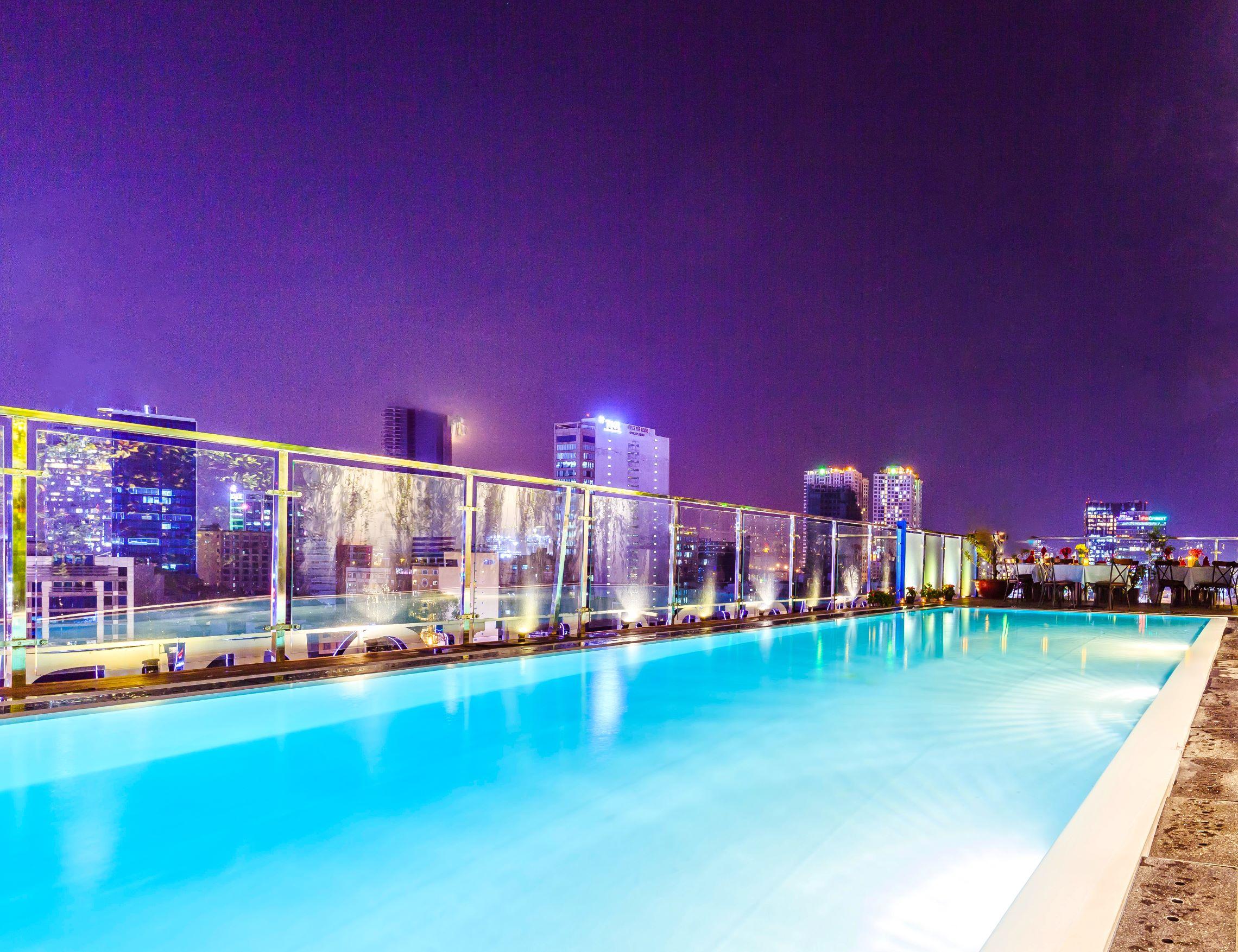Hotel Happy Life Grand & Rooftop Skybar 4*