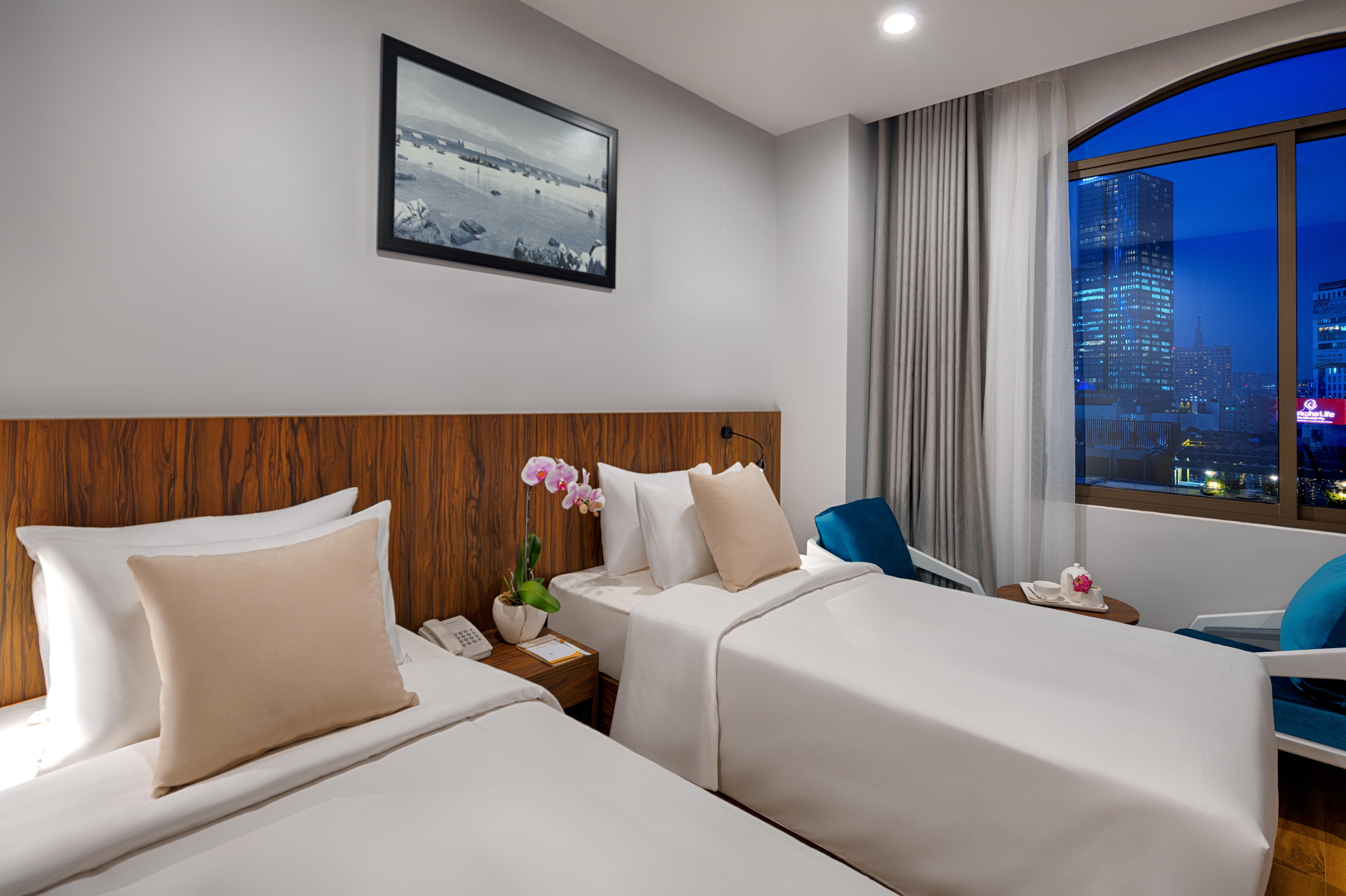 Happy Life Grand & Rooftop Skybar Ho Chi Minh City