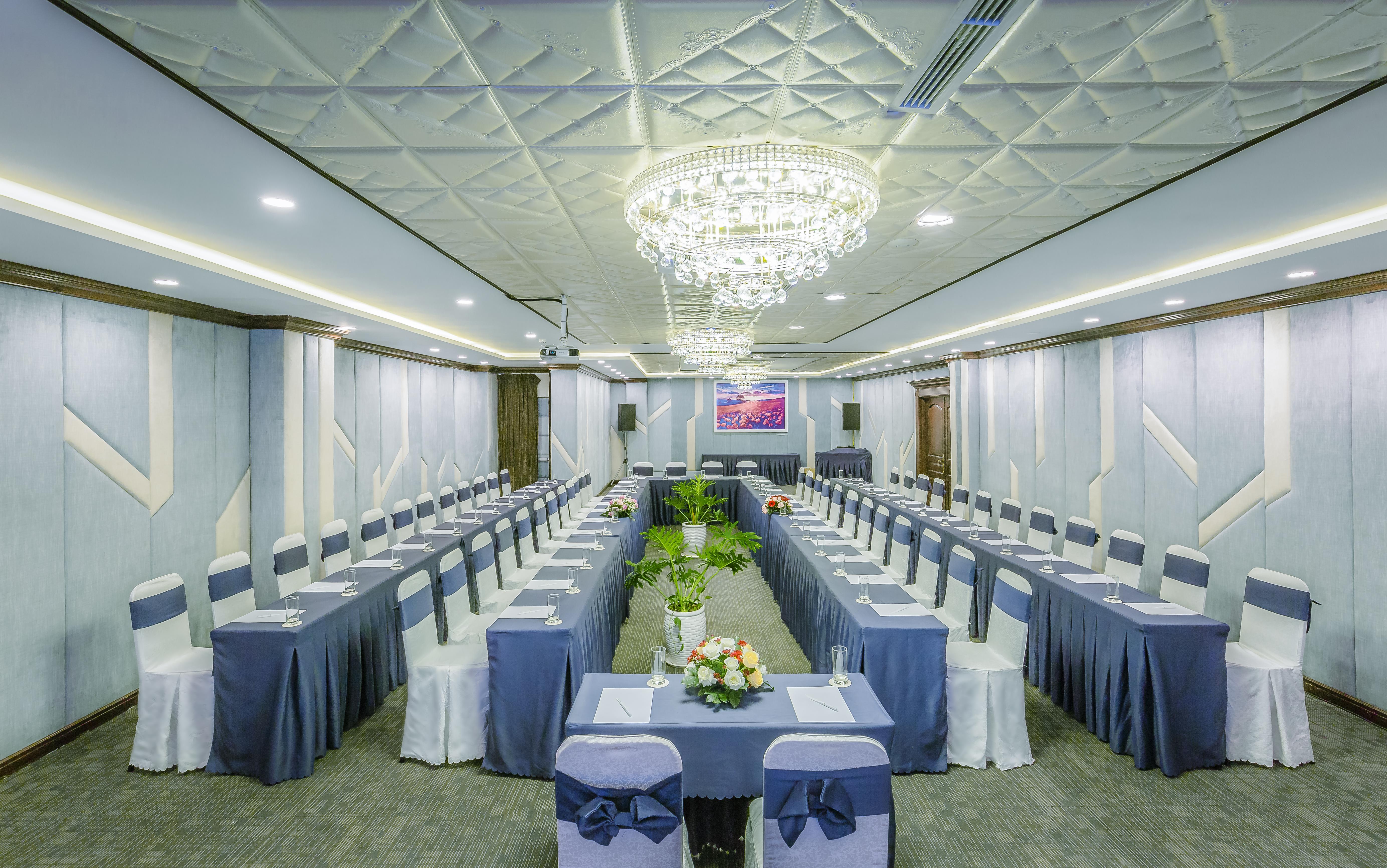Hotel Happy Life Grand & Rooftop Skybar 4*