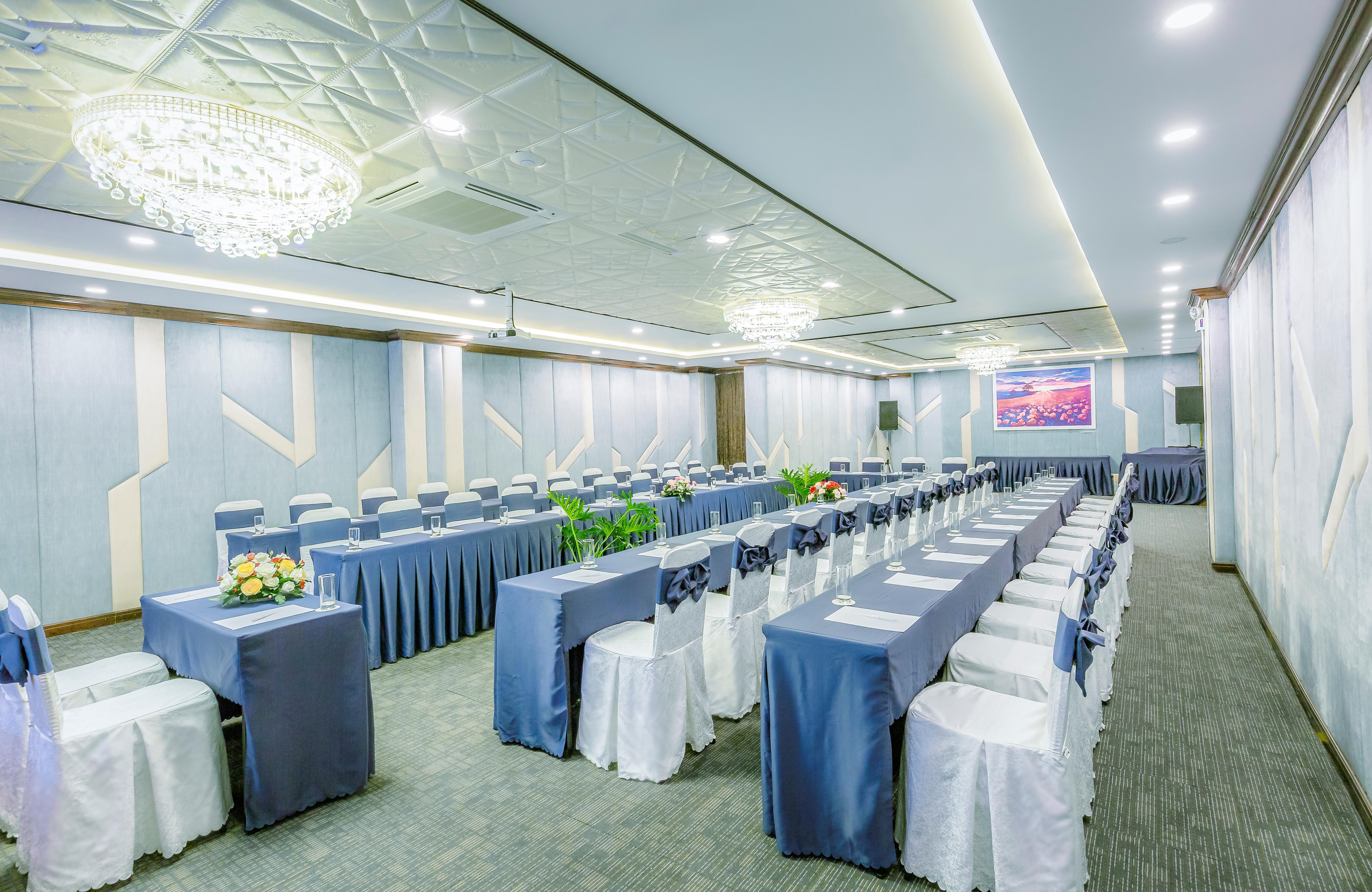 Happy Life Grand & Rooftop Skybar Ho Chi Minh City