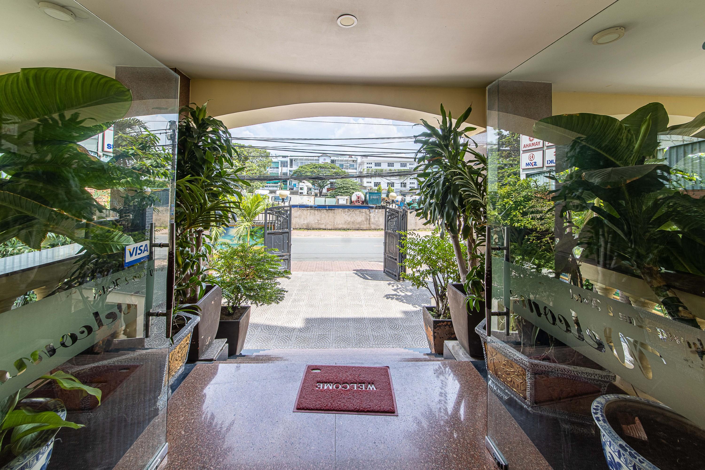 Phong Lan 2 Hotel 2*