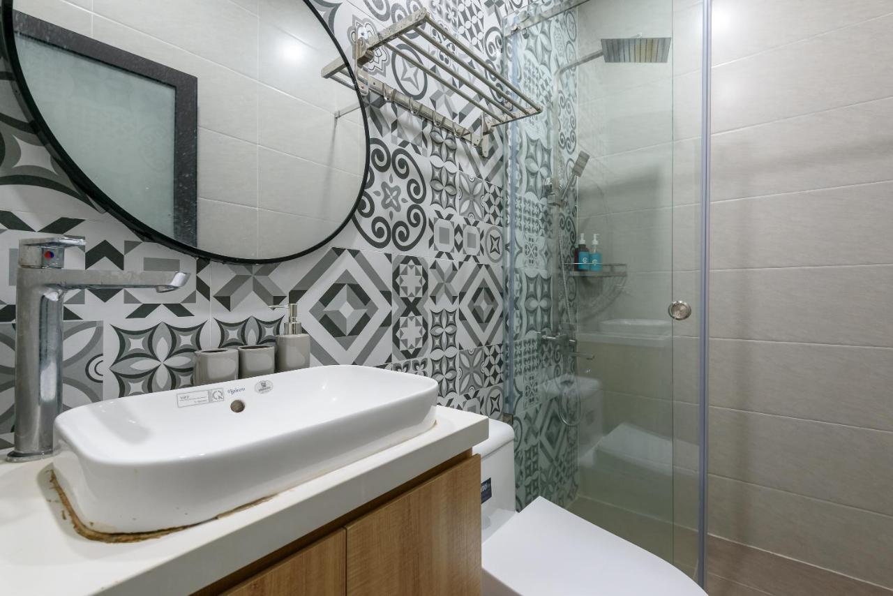 Cozrum Homes - Graceful Corner Apartment