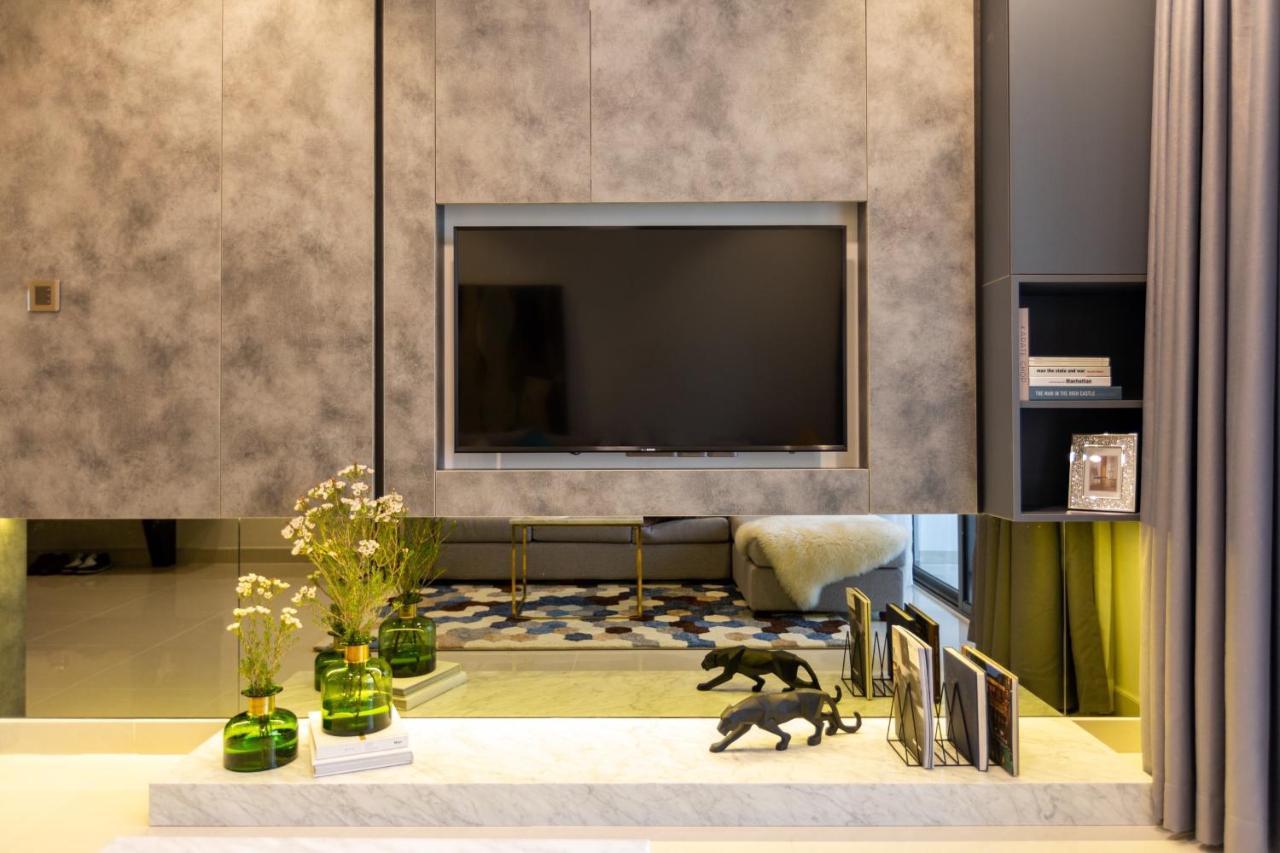 Oui! Oui! Cbd - Rivergate Building Apartment