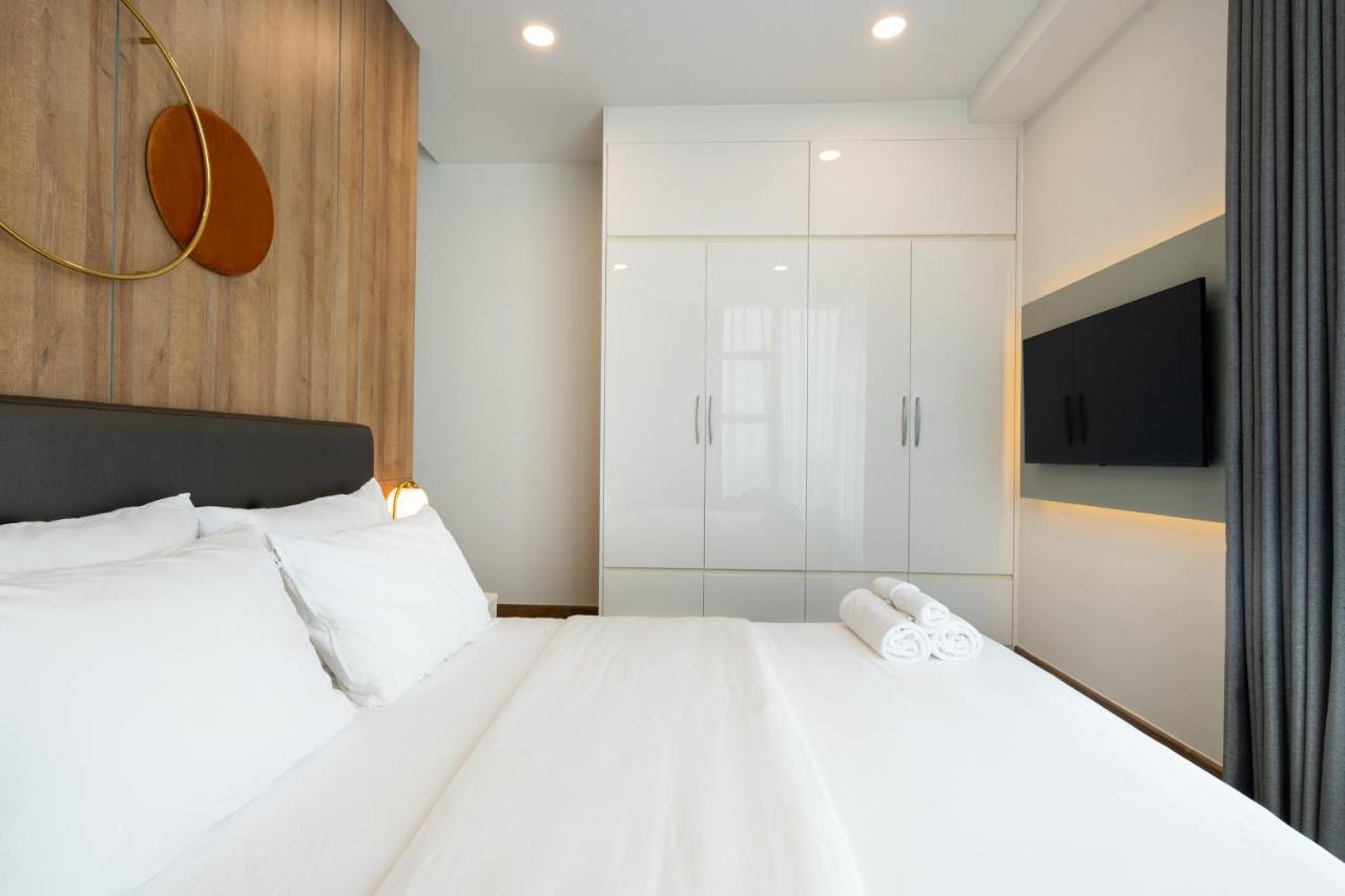 Sunwah Pearl Golden House-amazing River View ,3 Br Apartment Ho Chi Minh City