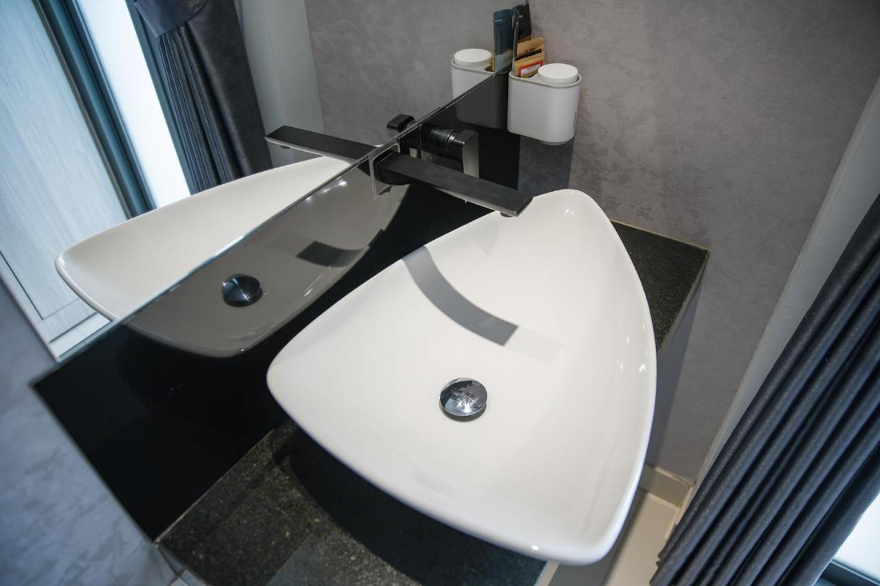 Hotel Mari Queen