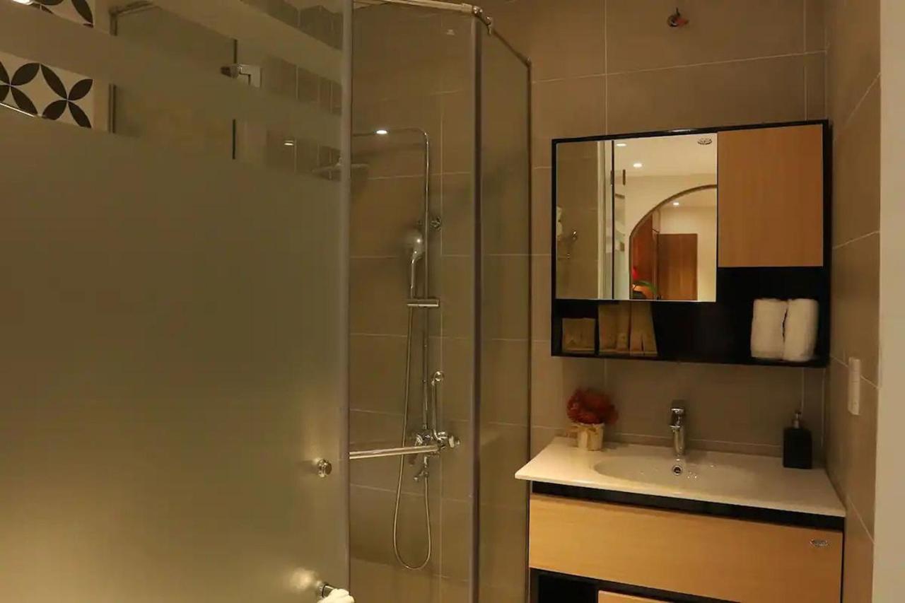 Hotel Lanura And Ho Chi Minh City