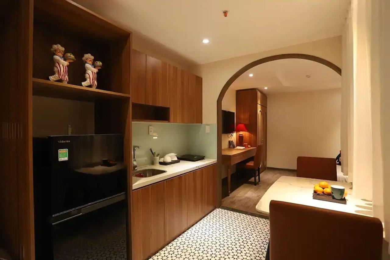Hotel Lanura And Ho Chi Minh City